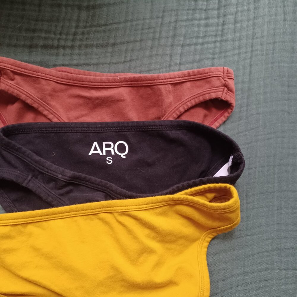 ARQ size small bikini - Picture 2 of 3